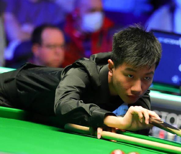 大胜江俊, 女皇埃文斯, 反杀周跃龙