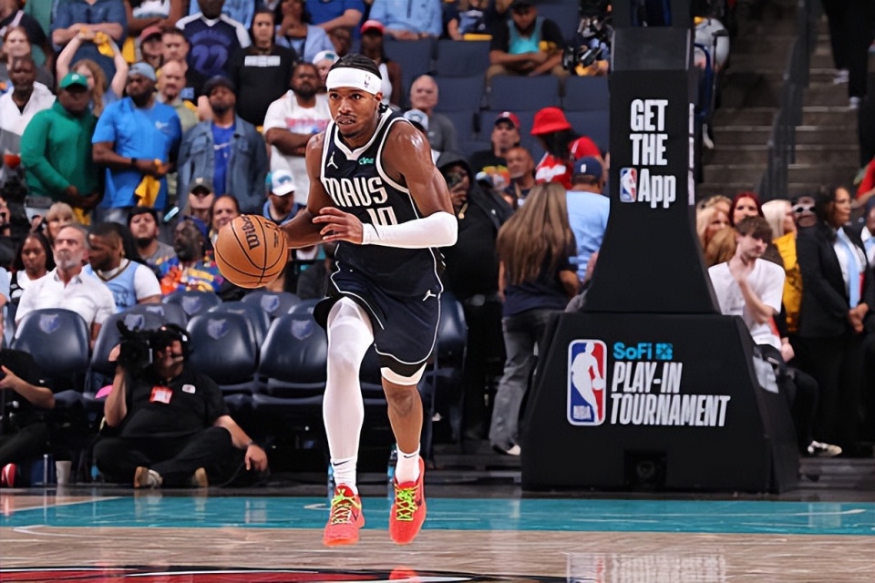 共出场, 斯与独行侠